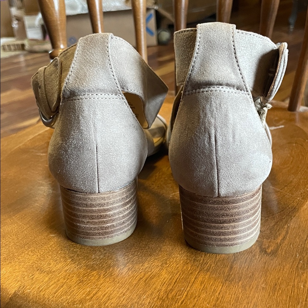 Naturalizer Women's Taupe Strappy Sandals With Heel. Good Condition. Size 8.5M. - Picture 4 of 9